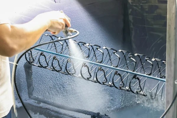 Dust-Free Spray Painting