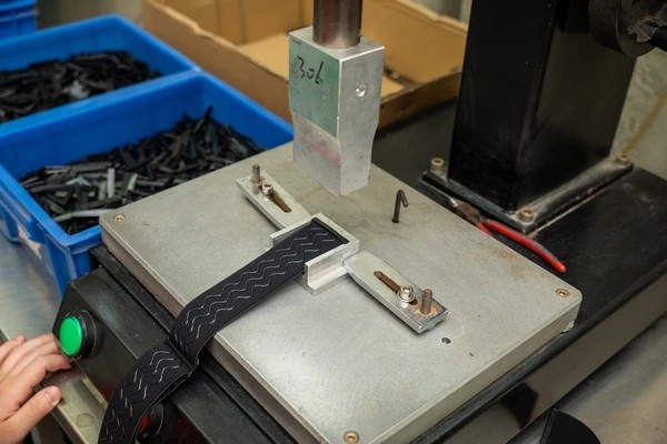 Ultrasonic Strap Welding